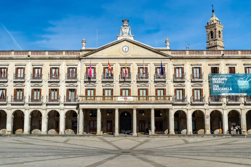 Apellidos en el poder: las dinastías que gobiernan municipios durante décadas en España y América Latina
